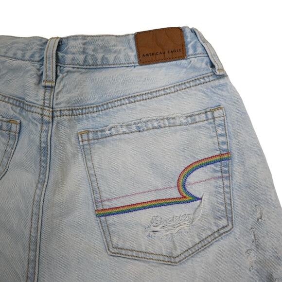 American Eagle Womens 2 Light Wash Cuffed Mom Jean Short - Picture 4 of 11